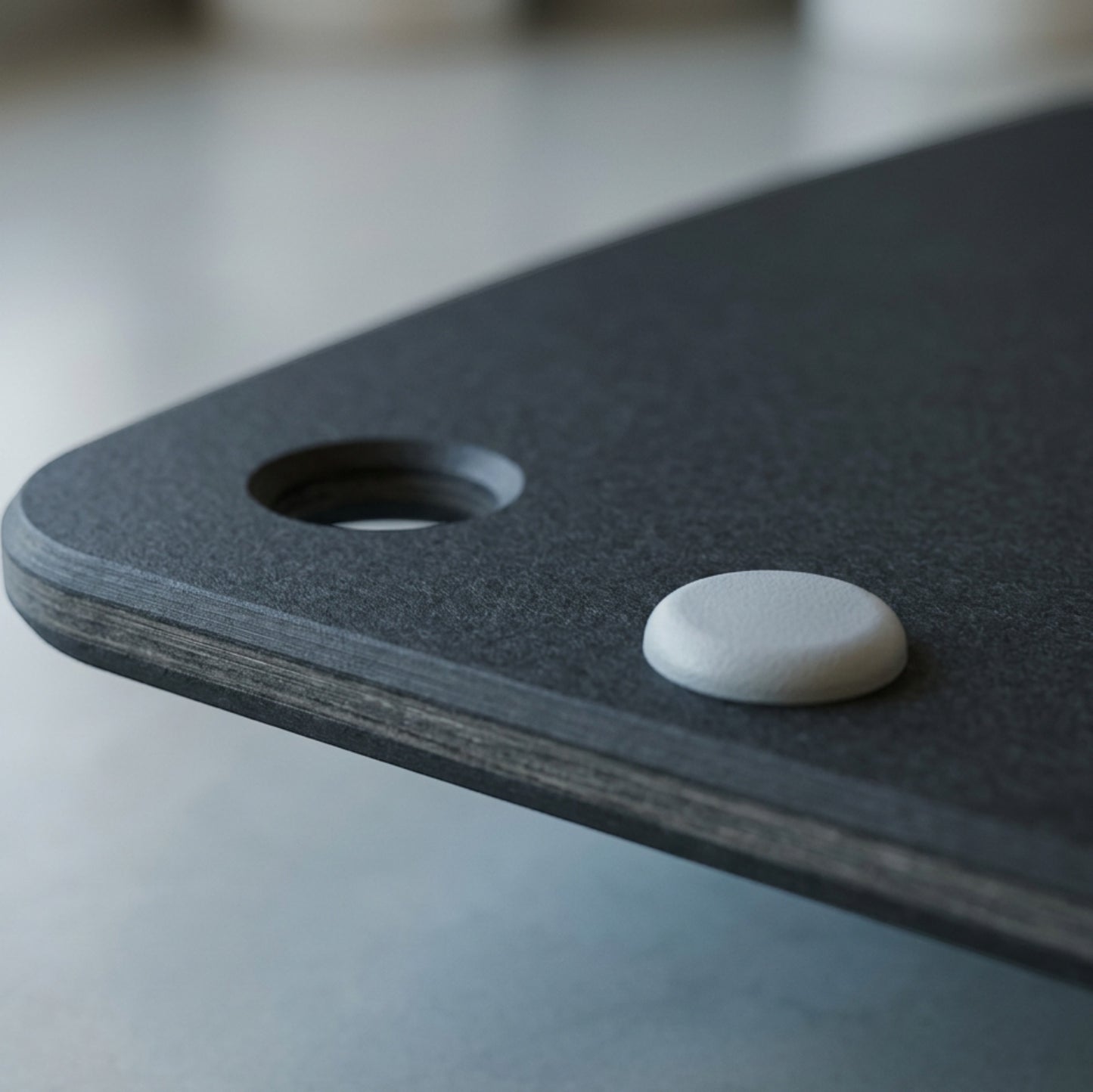 Dailyso Gripstone Paper Composite Cutting Board 14 x 10 in Charcoal - Detail view