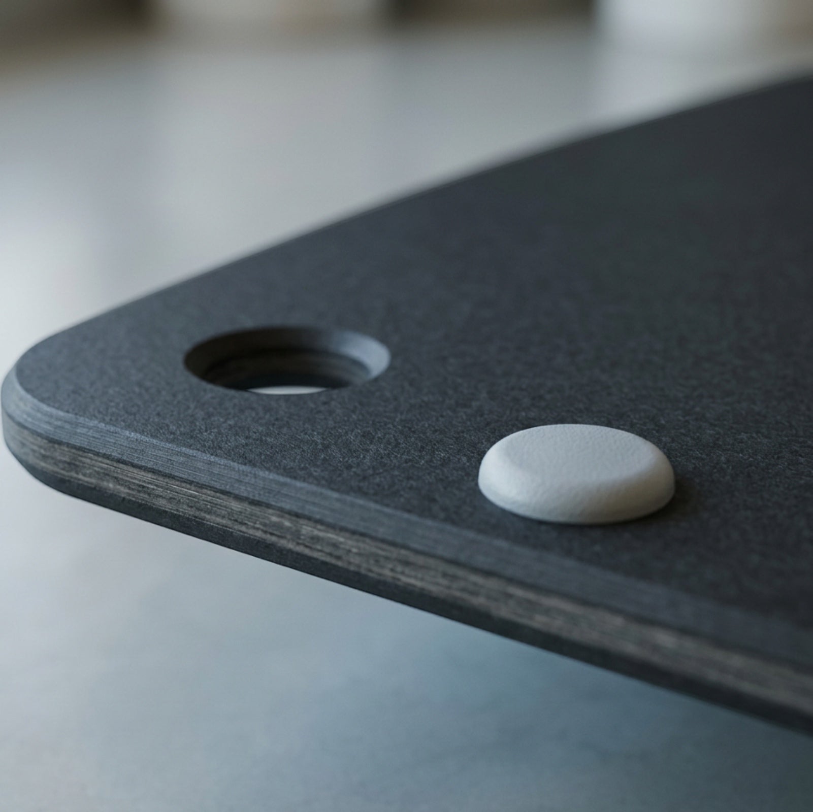 Dailyso Gripstone Paper Composite Cutting Board 14 x 10 in Charcoal - Detail view